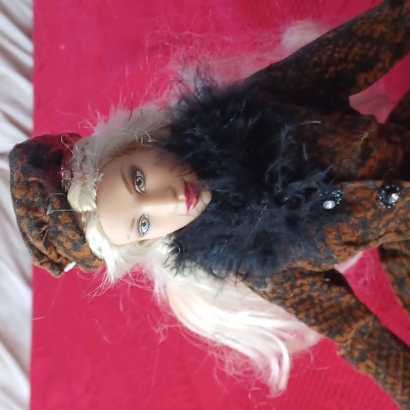 Elle Walk on the Wild Side - Picture 3 of 13